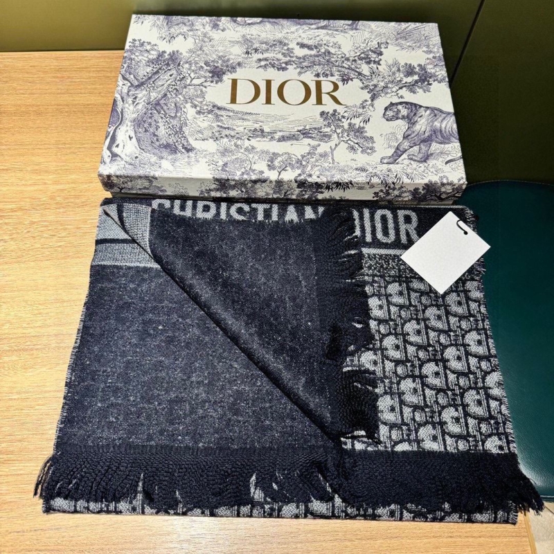 CHRISTIAN DIOR